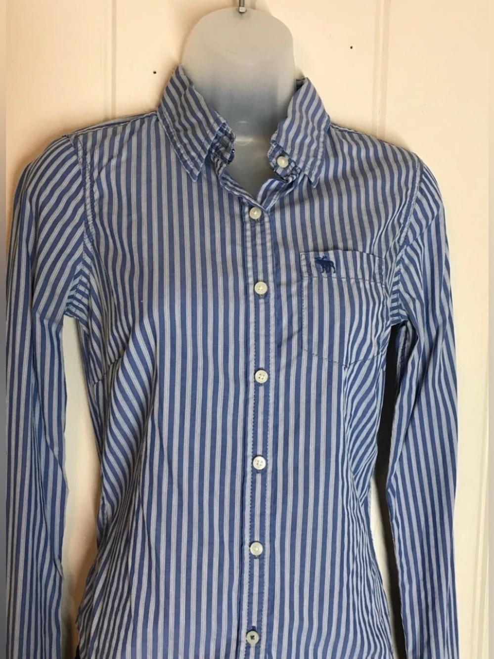 Abercrombie & Fitch LS Blue & White Stripe Button Down Blouse
Small 4 - 6
Pocket - Picture 9 of 16